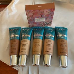 No 7 Foundation/Winky Lux powder bundle